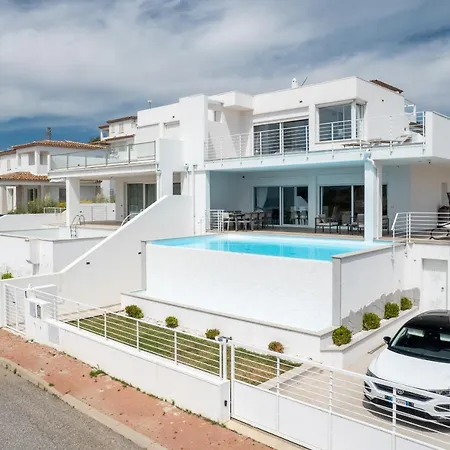 Square By Klodge Villa